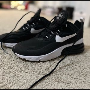 Nike Women’s 270 React size 7.5